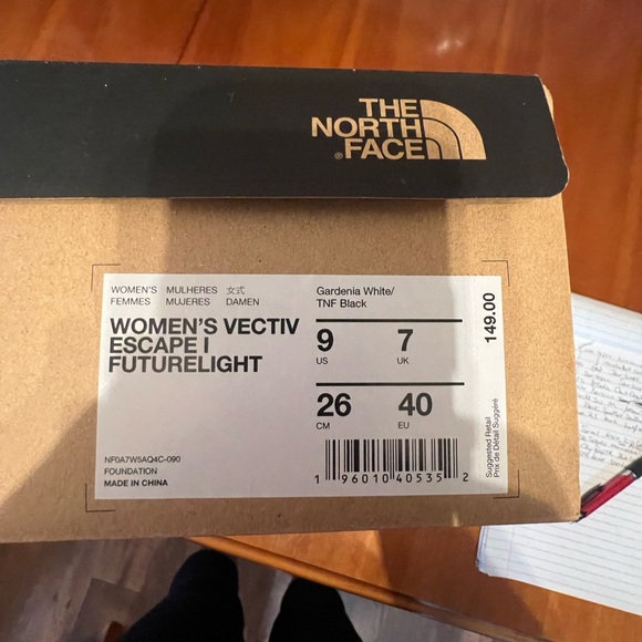 Women’s size 9 north face brand vector escape, future light - Picture 2 of 5